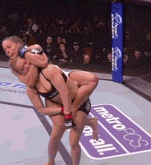 Rhonda rousey kicked in the tit ufc
