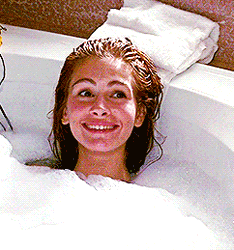 julia roberts naked bath movie scene pretty woman prostitute